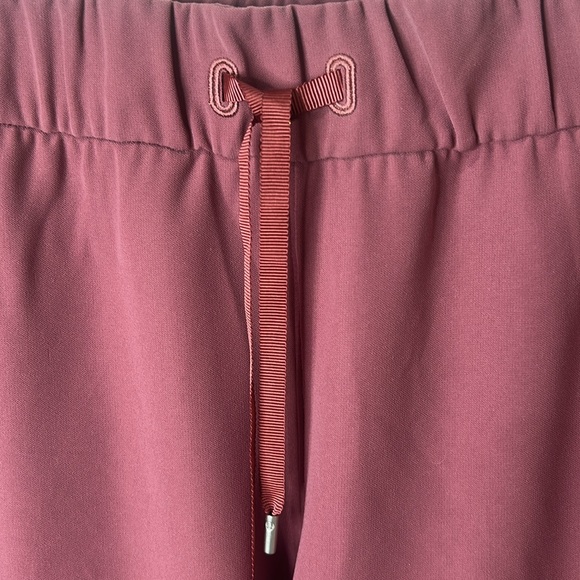 Lululemon On The Fly Jogger Misty Merlot Size 12 - Picture 7 of 16